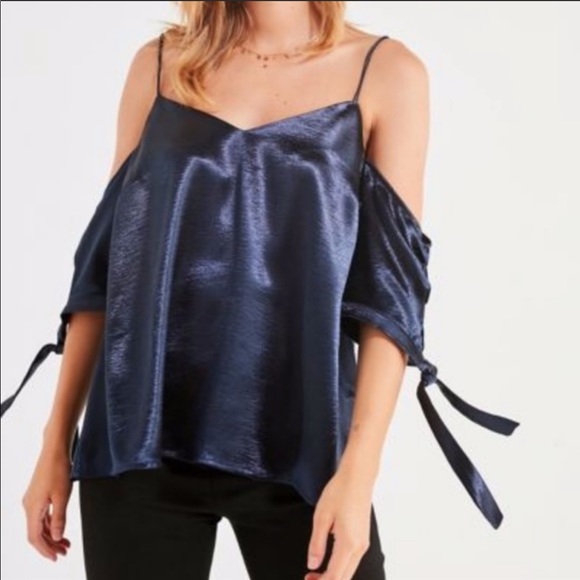 silence + noise Tops - 🌸Cold-Shoulder top🌸